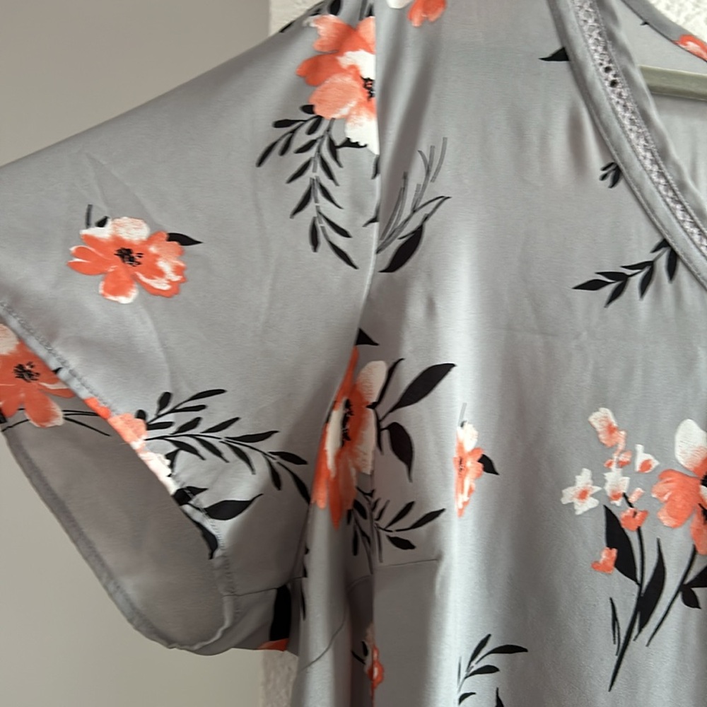TORRID Top - Picture 3 of 4